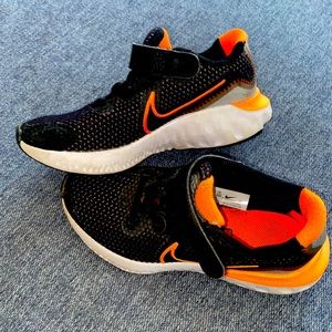 Nike Renew sneakers velcro close little boy size 12